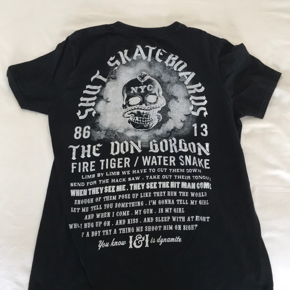 SHUT SKATE SHOP T SHIRT - Picture 2 of 2